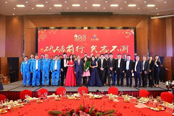 22图为迎春晚会足球中国-官网领导合影.jpg