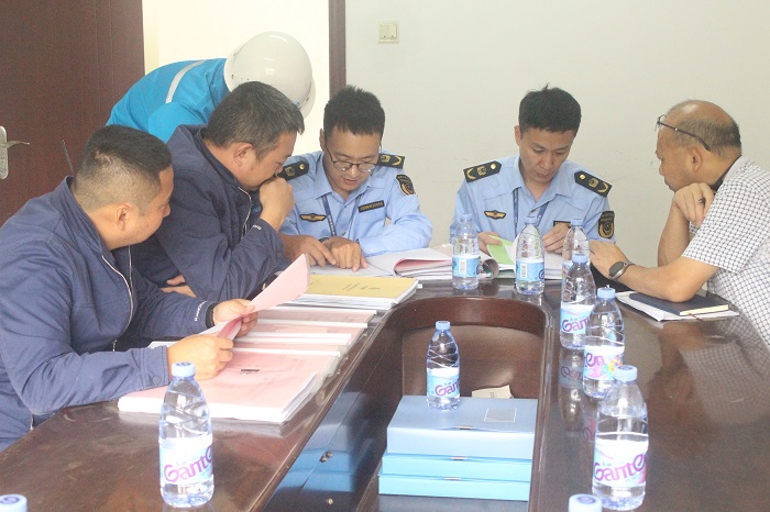 F:\yf\官网oa推文及图片年209\省、市、区各级市场监督管理局莅临足球中国-官网能源股份有限公司督导调研燃气特种设备安全工作(1)\省、市、区各级市场监督管理局检查图片.jpg