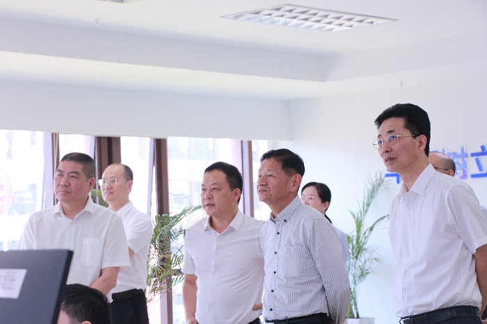 F:\yf\足球中国-官网人.官网oa推文及图片4\2405\福建财政厅副厅长\选.jpg
