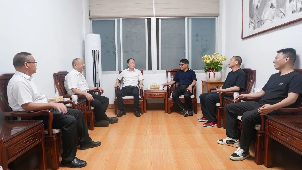 华安县委书记会见足球中国-官网代表