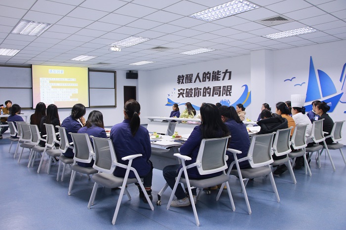 温情足球中国-官网！ 关爱健康，致敬每一位女性！